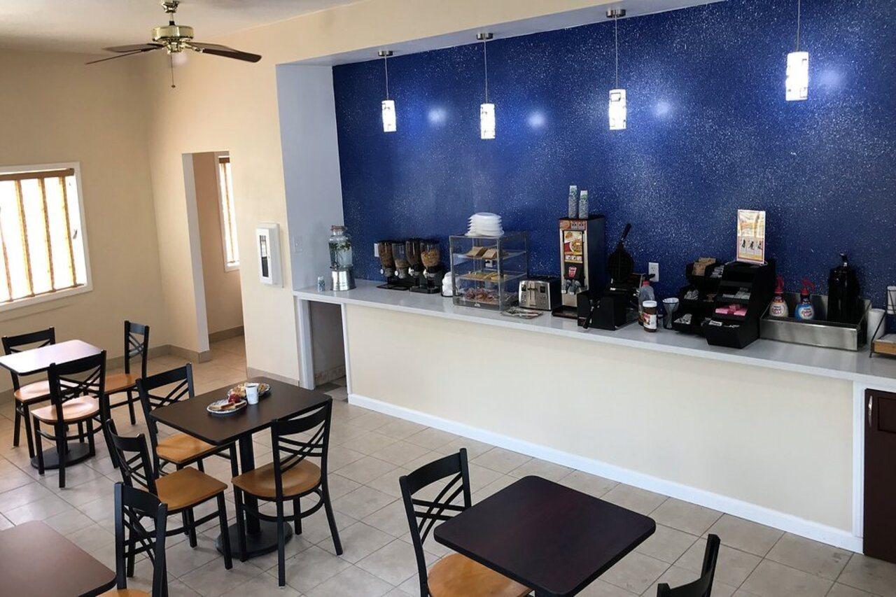 Yosemite Parkway Hotel Merced Bagian luar foto
