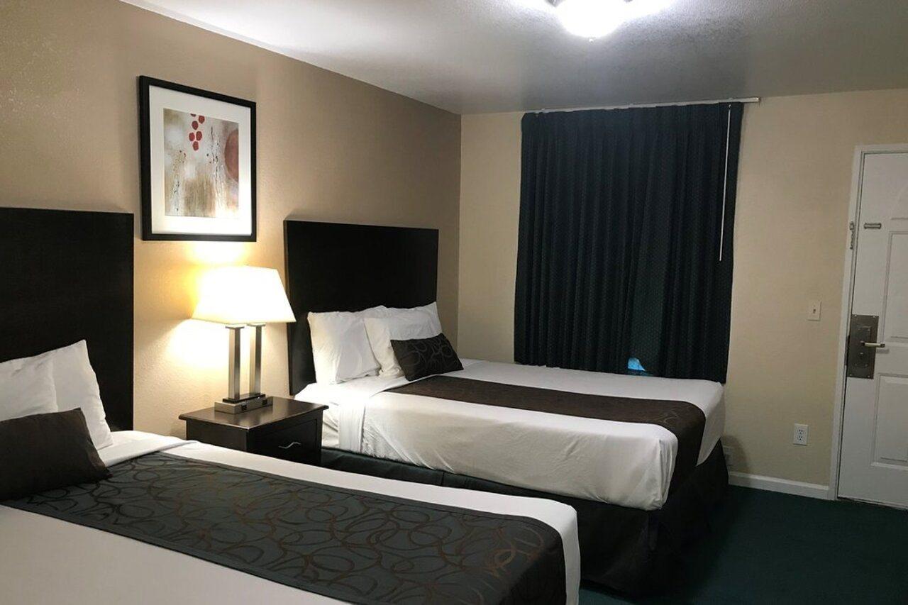 Yosemite Parkway Hotel Merced Bagian luar foto