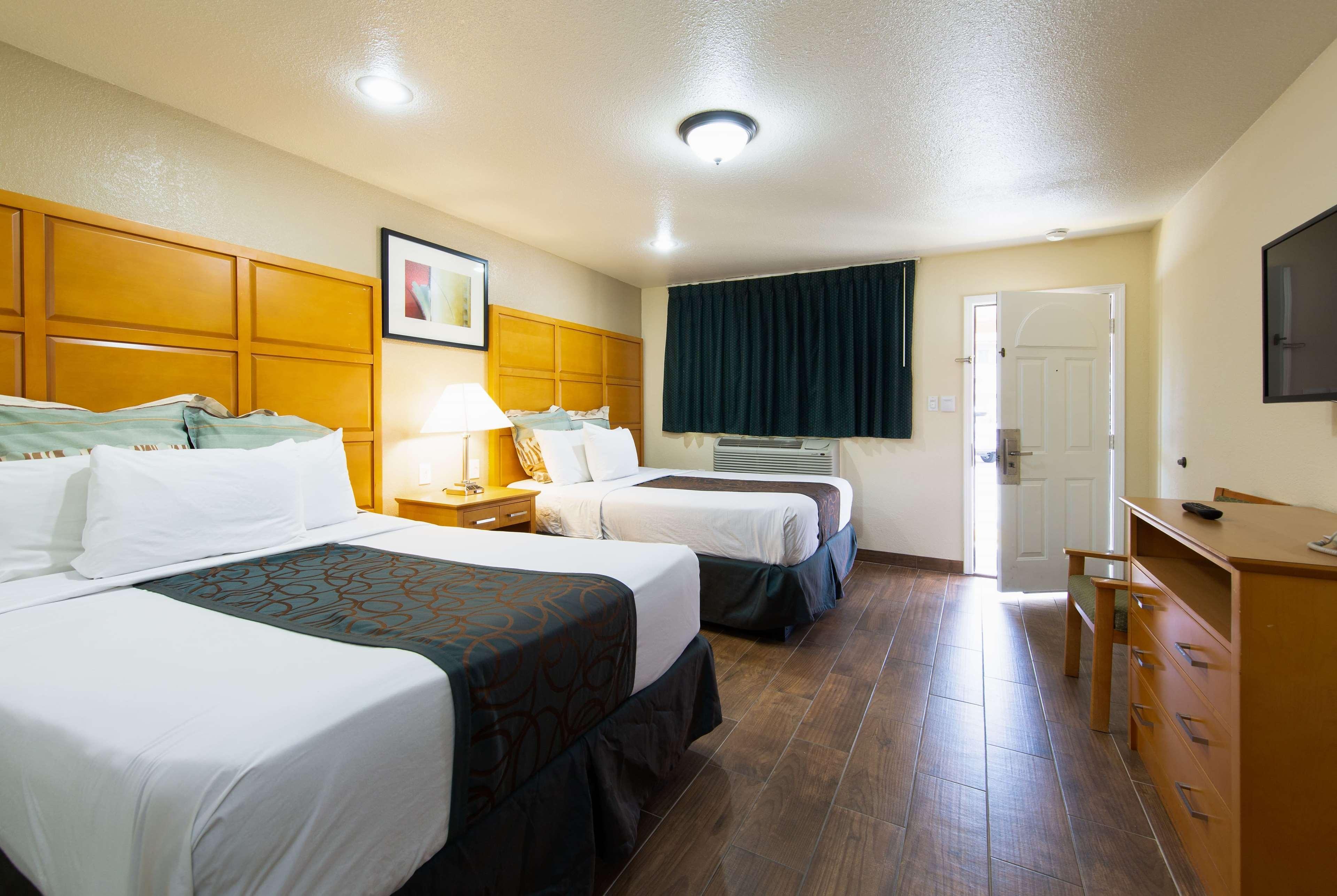 Yosemite Parkway Hotel Merced Bagian luar foto