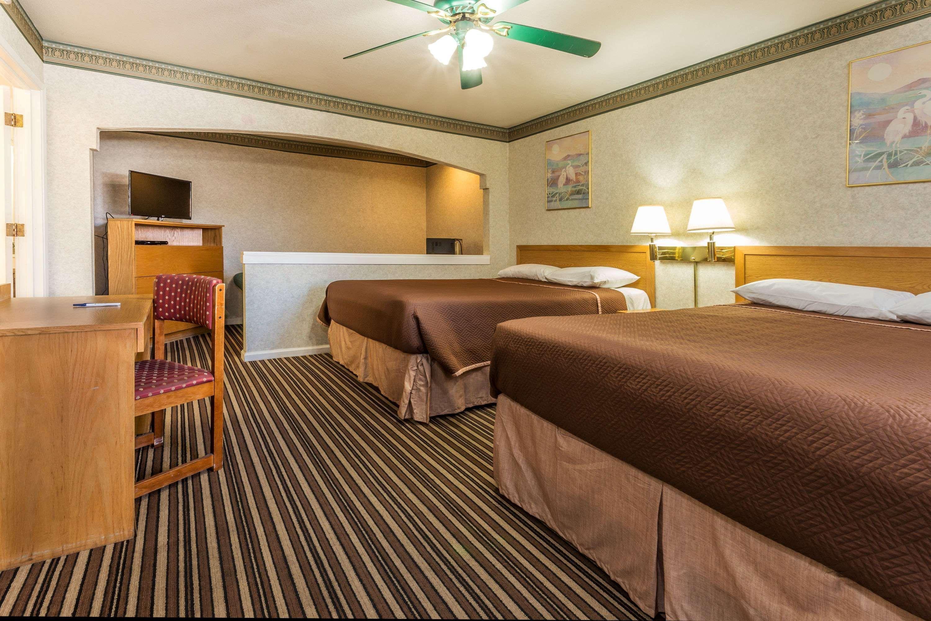 Yosemite Parkway Hotel Merced Bagian luar foto