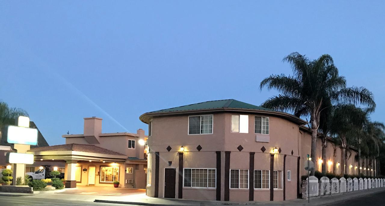 Yosemite Parkway Hotel Merced Bagian luar foto