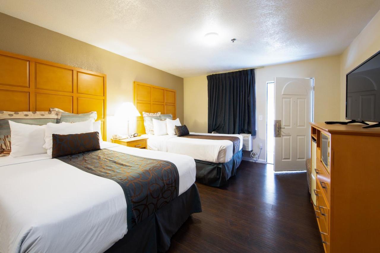 Yosemite Parkway Hotel Merced Bagian luar foto